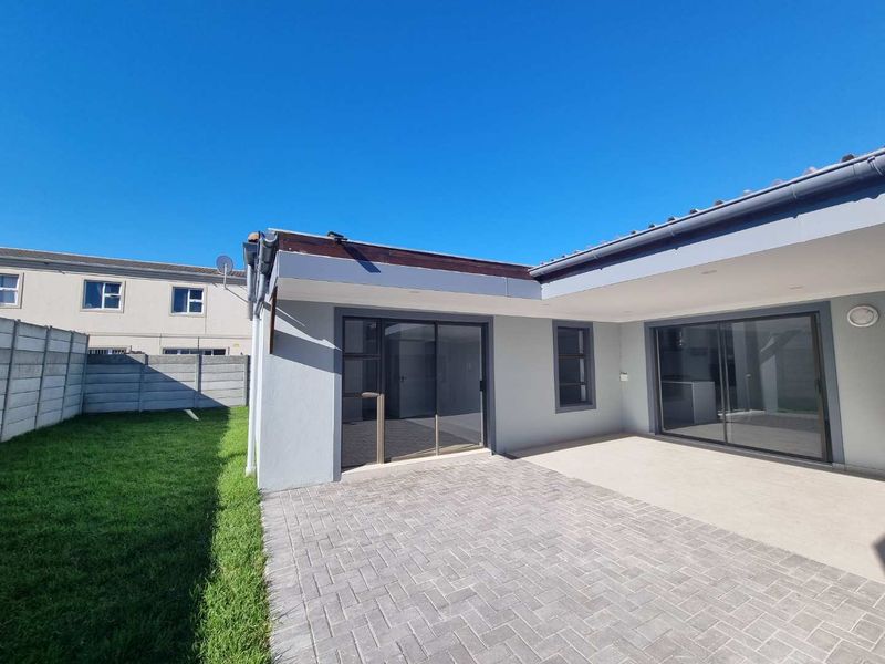 Renovated Family Home to Rent in Parklands - Photo 3
