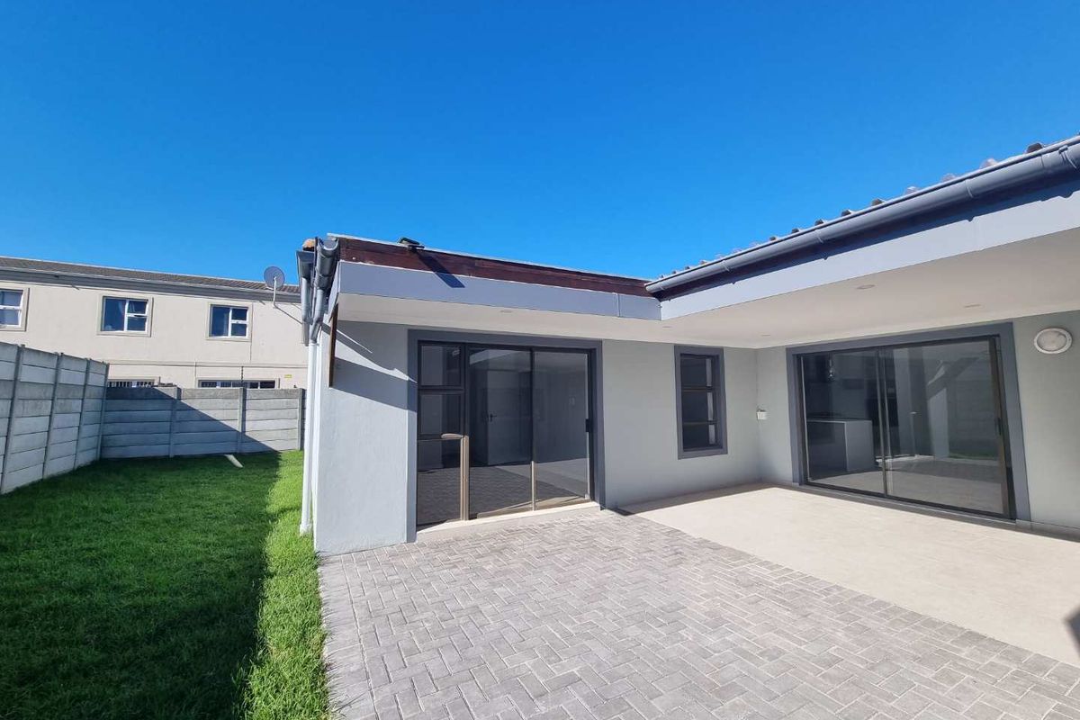 Renovated Family Home to Rent in Parklands - Photo 3