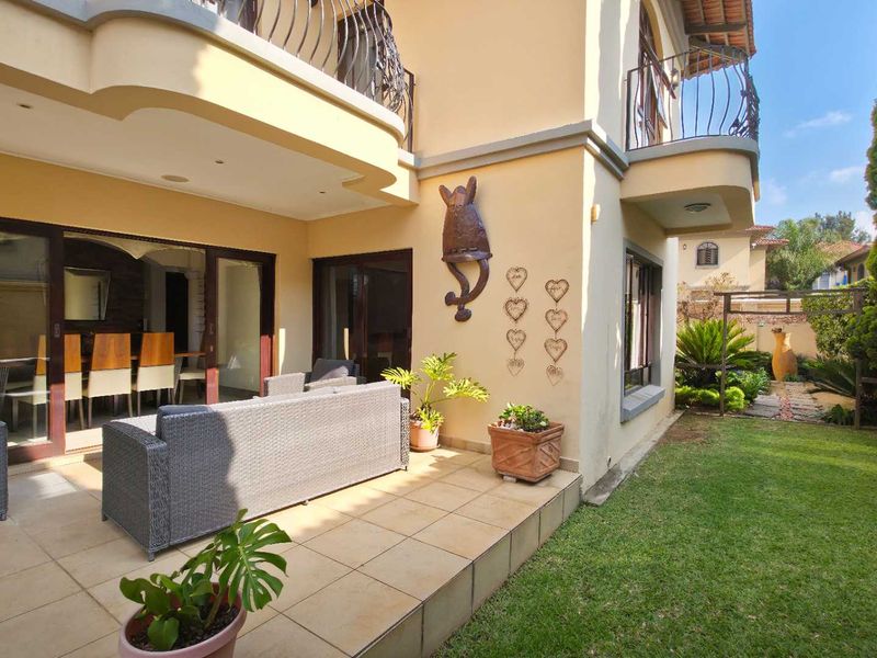4 Bedroom Executive Sandton Cluster with Furnished Option in Secure boomed off Estate - Photo 4