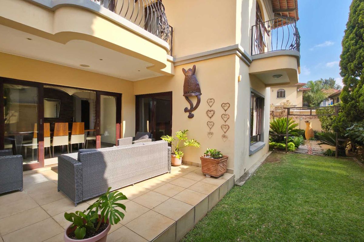 4 Bedroom Executive Sandton Cluster with Furnished Option in Secure boomed off Estate - Photo 4