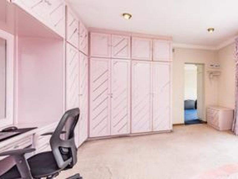 Breathtaking Double-Storey Located in Marlboro. - Photo 10