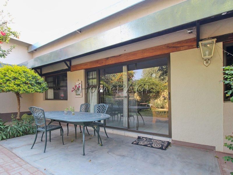Otjiwarongo.:  Beautiful and neat 5 Bedroom Home on the outskirts of Town - Photo 3