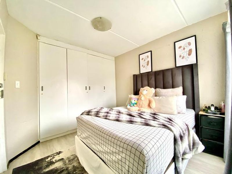 STYLISH ONE BED APARTMENT IN THE HEART OF MORNINGSIDE - Photo 9