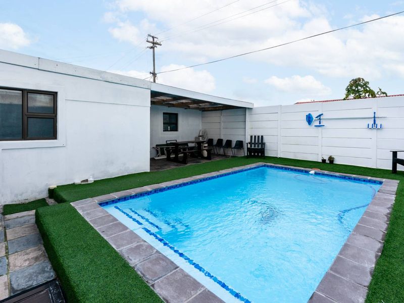 4 bedroom house availabile in Steenberg - Photo 1