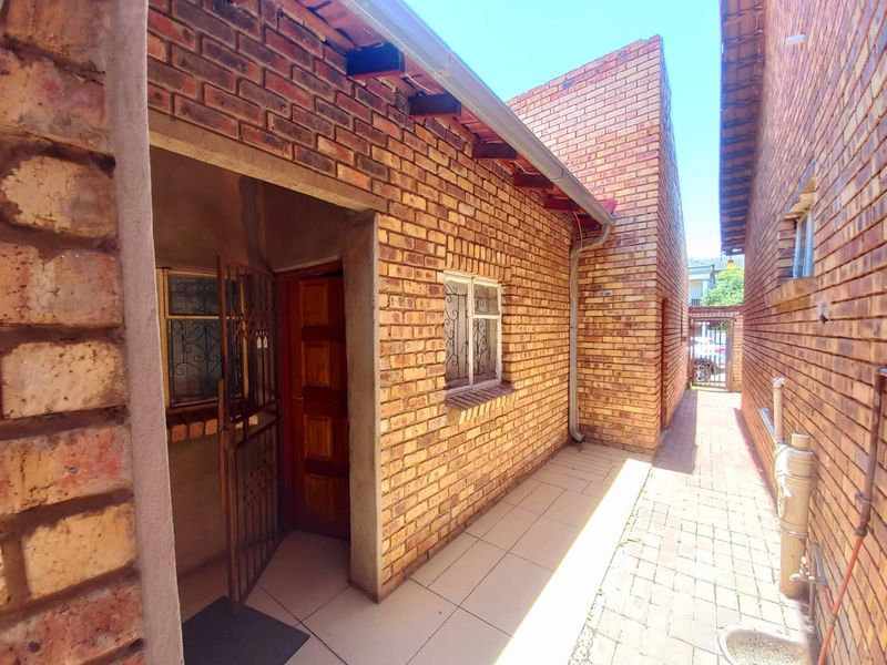 Three bedrooms house for sale in Atteridgeville - Photo 9