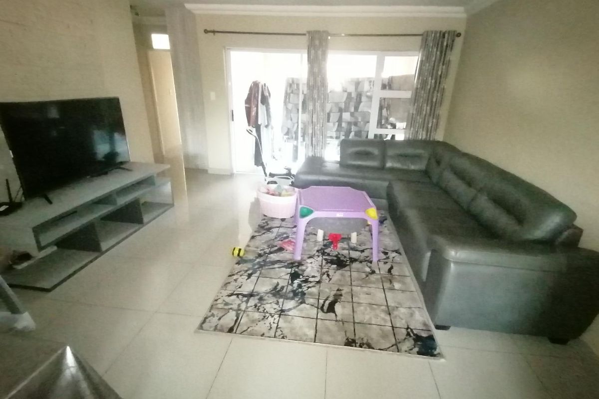 3 BEDROOM APARTMENT FOR SALE IN MOREHILL EXT 2 - Photo 5