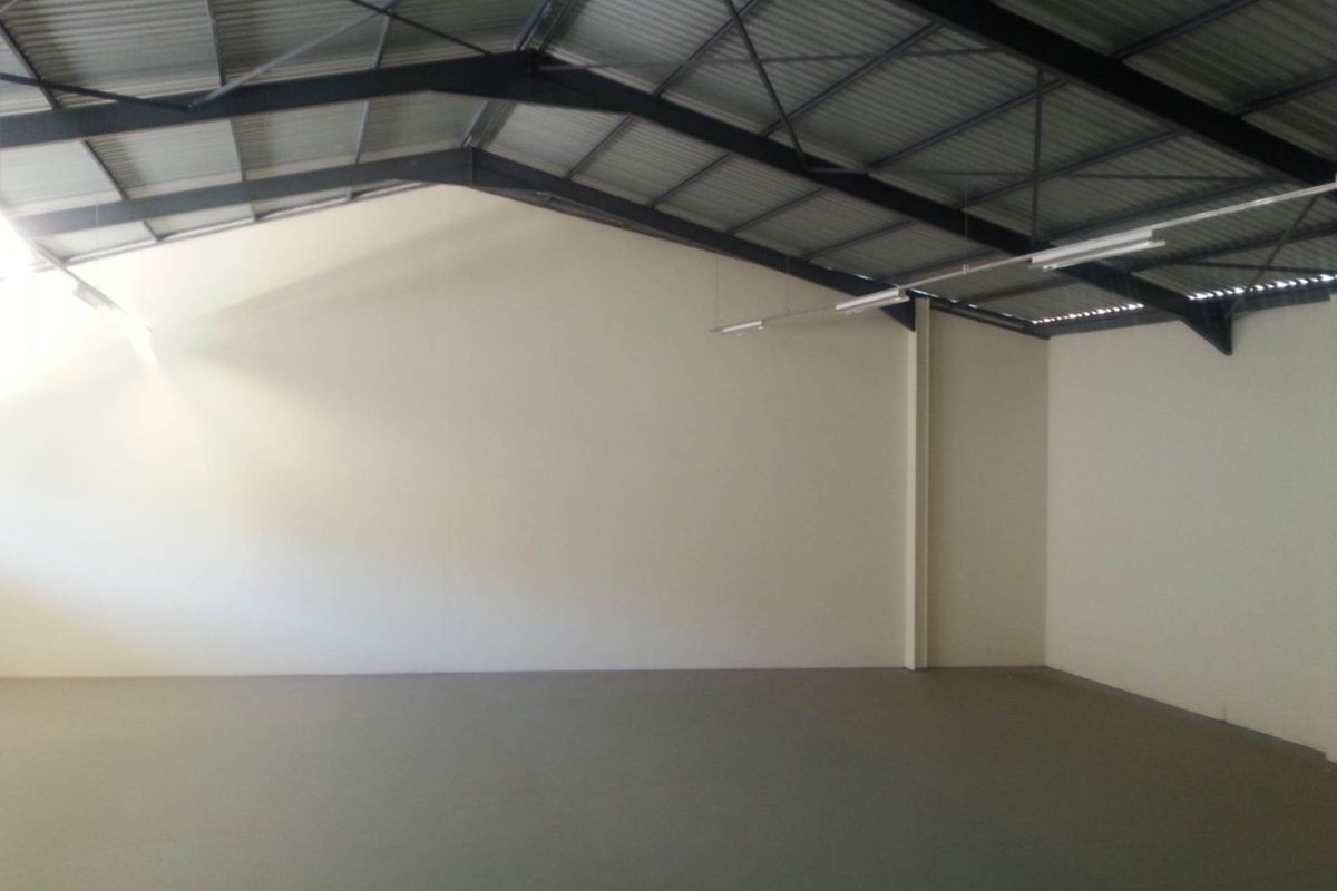Warehouse to let Northern Industrial- Street Front - Photo 5