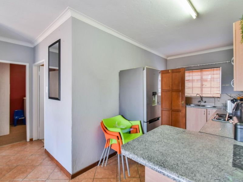 Neat & Tidy, ground-floor, Two bedroom unit - West Park - Photo 6