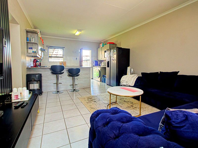 Modern, Well-Kept Townhouse in Prime Location - Photo 7