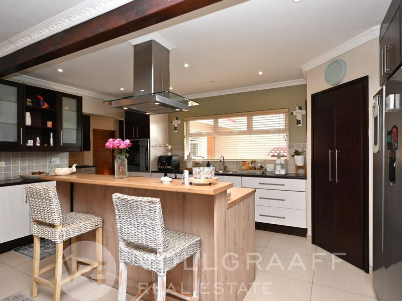 Impeccable Corner Property with Flatlet. - Photo 9