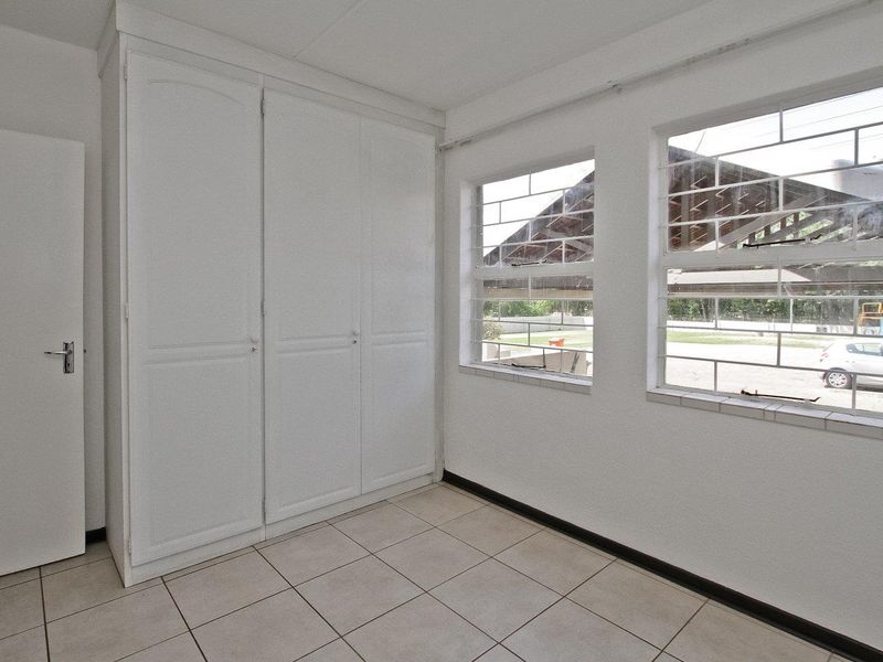 Secure Garden Living in the Heart of Morninghill Estate! - Photo 10