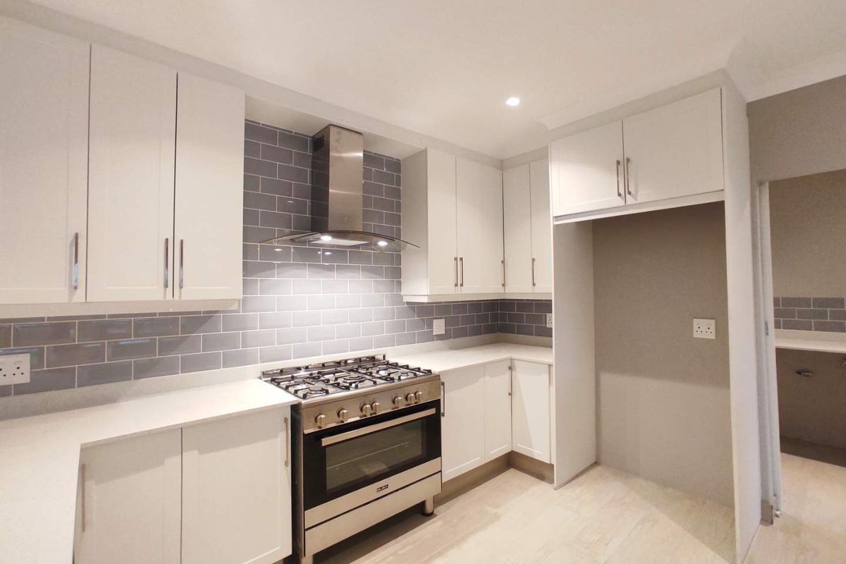 Modern 4 Bedroom House in Allen's Nek - Photo 4