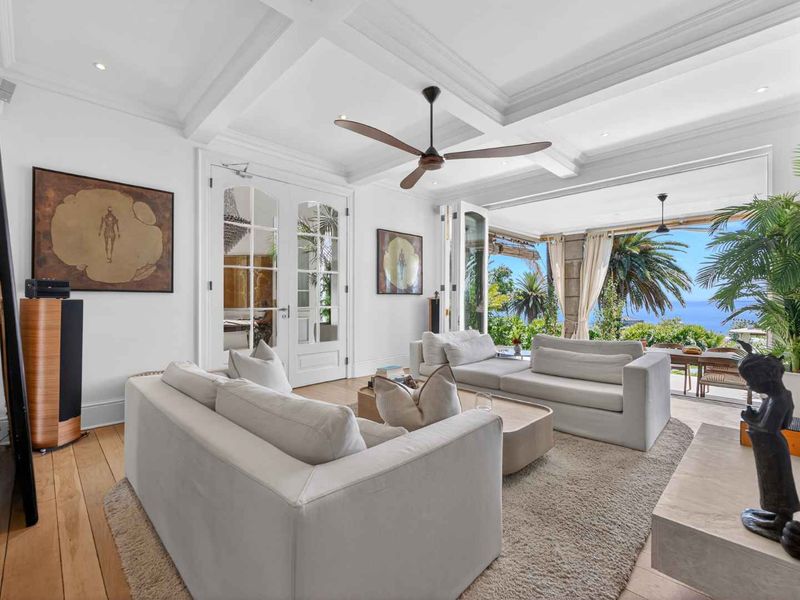 Classic Home with a modern twist,  Entertainers Dream - Photo 5