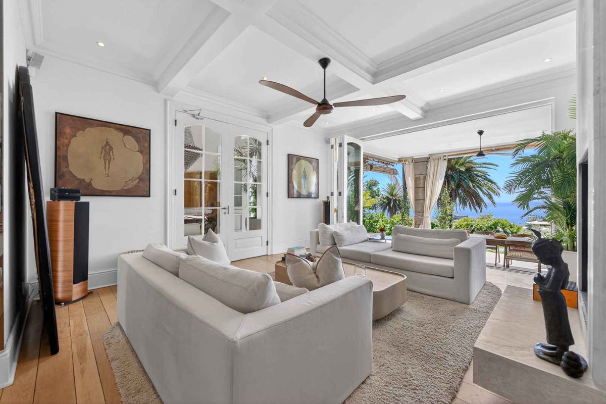 Classic Home with a modern twist,  Entertainers Dream - Photo 5