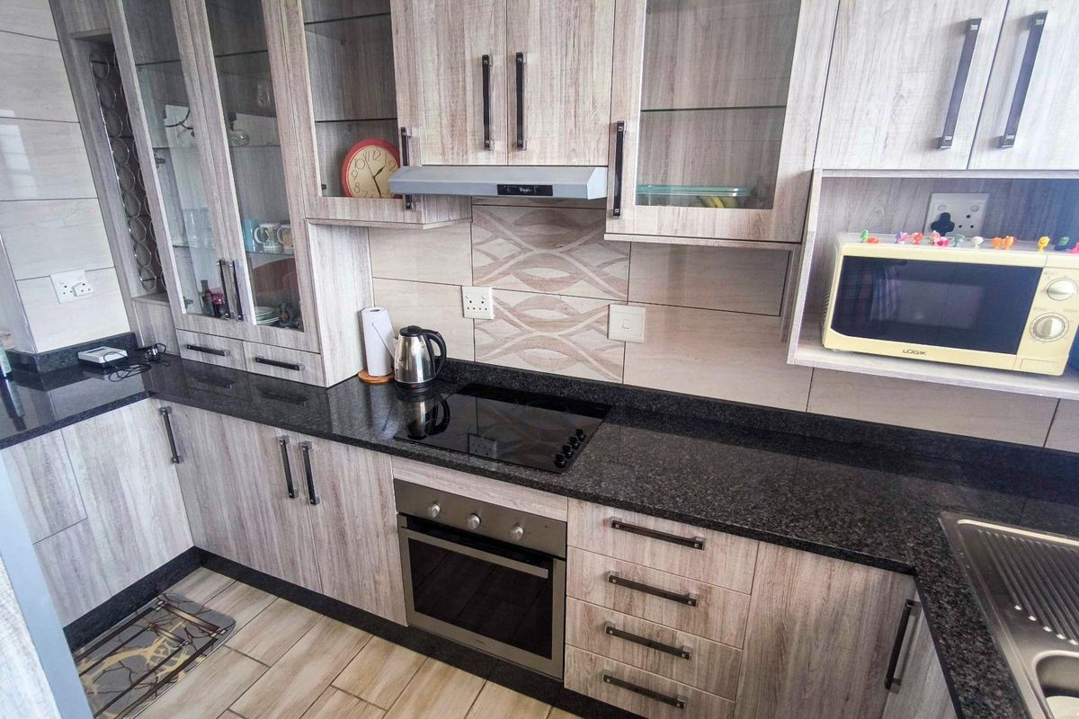 Contemporary Living: Perfect 2-Bed Apartment for You! - Photo 3