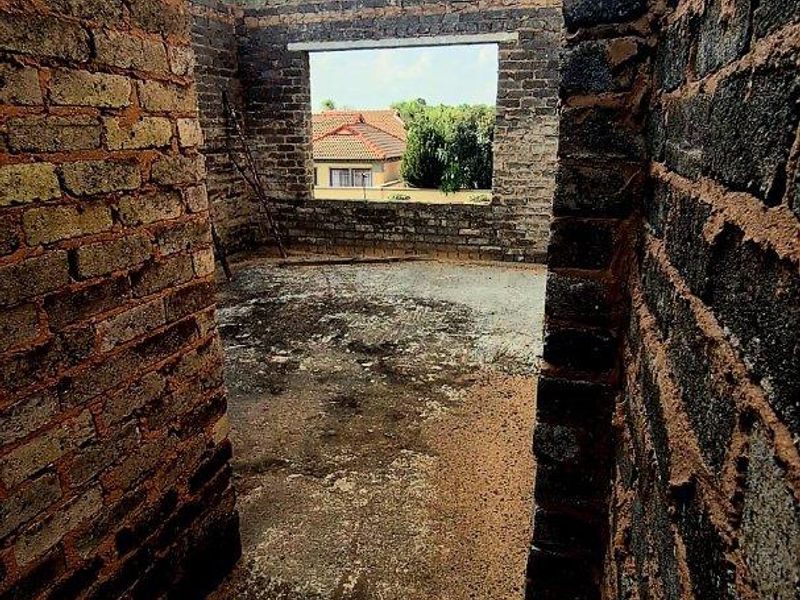 4 BEDROOMS INCOMPLETE STRUCTURES FOR SALE. - Photo 2