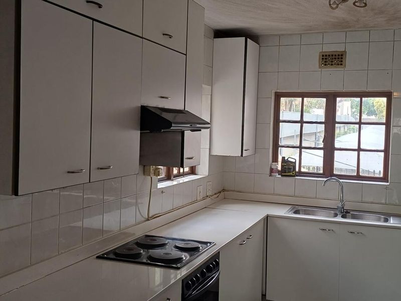 3 BEDROOM PARTMENT SANDOWN - Photo 3