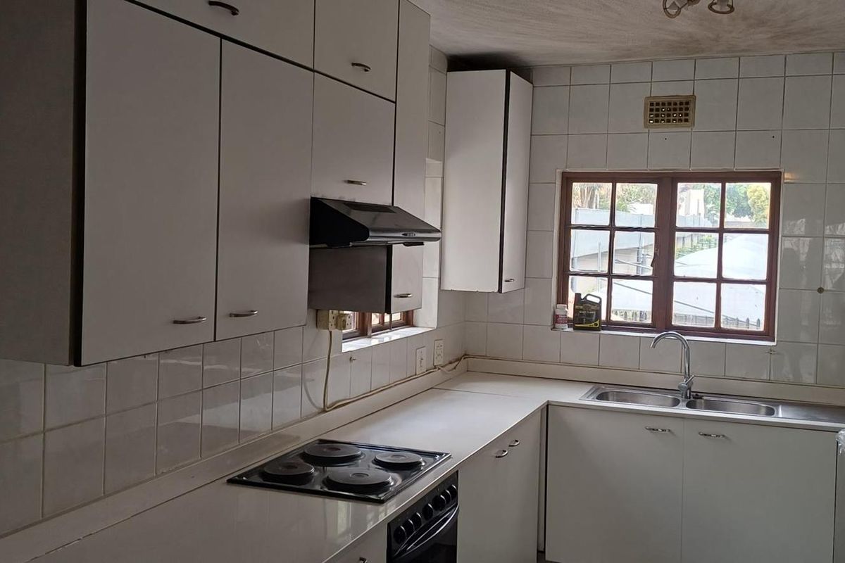 3 BEDROOM PARTMENT SANDOWN - Photo 3