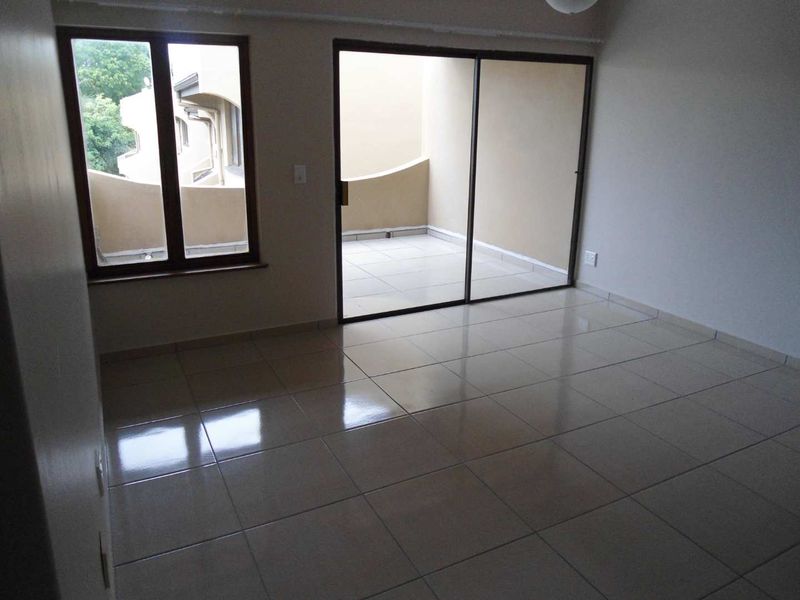 Modern 3-Bedroom Rental in Desirable Meer En See - Photo 3