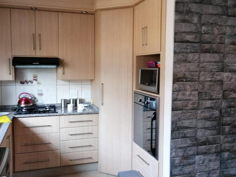 2 Bedroom Home in Retirement Village, Mookgophong - Photo 2