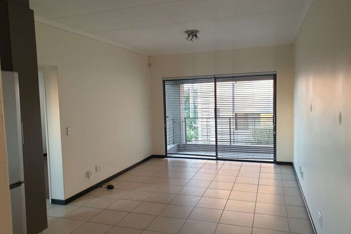 1 BEDROOM APARTMENT FOR SALE IN LONE HILL - Photo 4