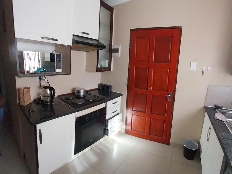 Clayville R 840 000- 2 beds, 1 bath - Photo 5