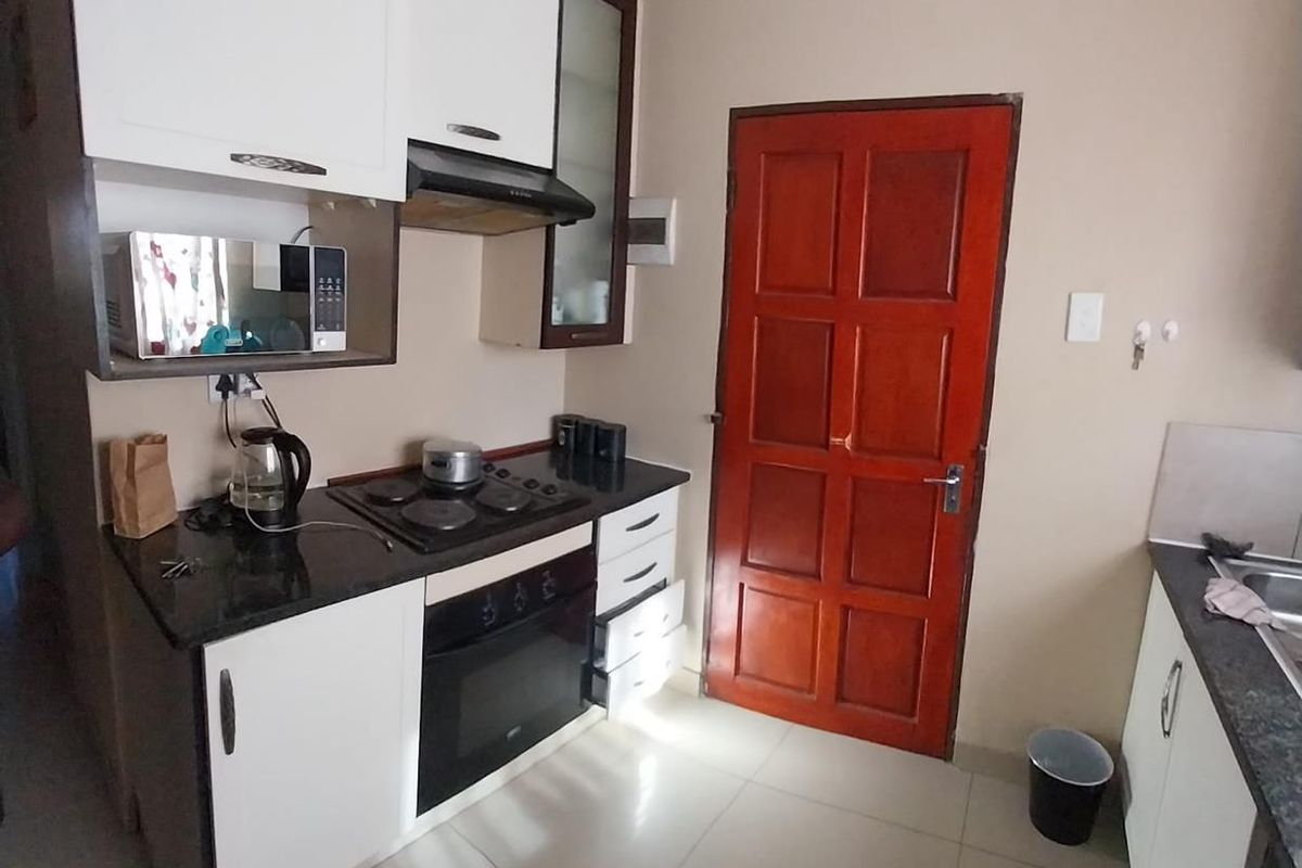 Clayville R 840 000- 2 beds, 1 bath - Photo 5