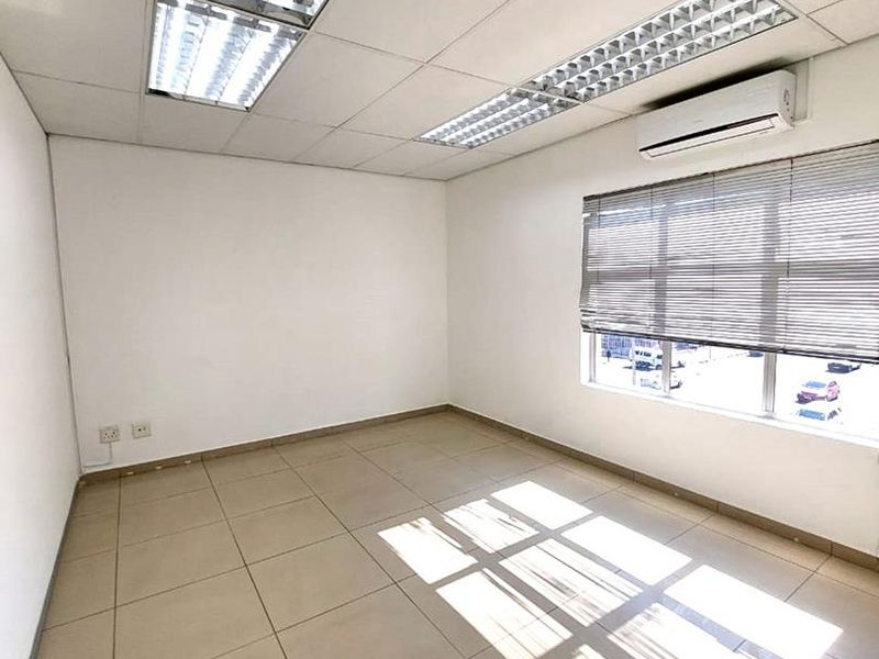 Modern Office with an amazing view for sale in Windhoek City Centre - Photo 4