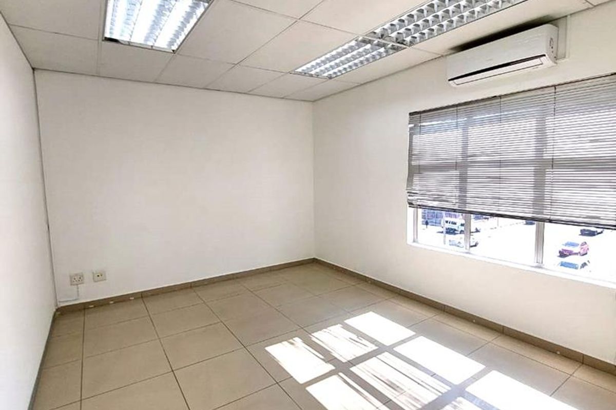 Modern Office with an amazing view for sale in Windhoek City Centre - Photo 4