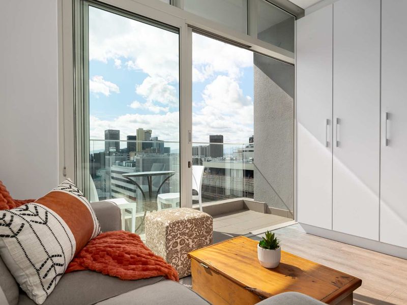 Fully Furnished Studio with Secure Parking - Photo 3