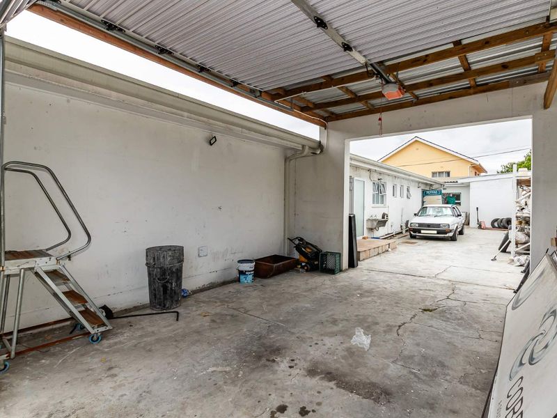 Large Property in Rylands - R3,575m - Photo 3