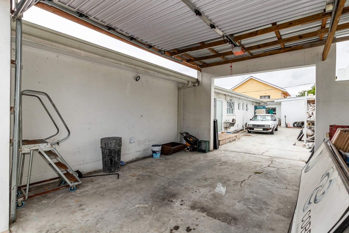 Large Property in Rylands - R3,575m - Photo 3