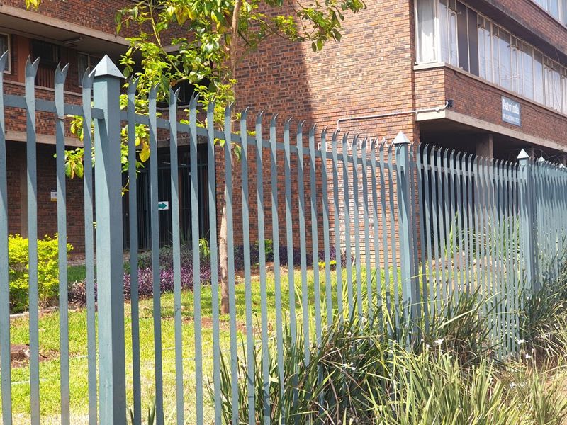 Lovely Apartment in the Avenues - Photo 2