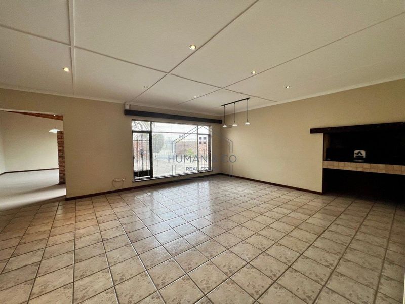 Spacious family Home in prime Meersig Area - Photo 3