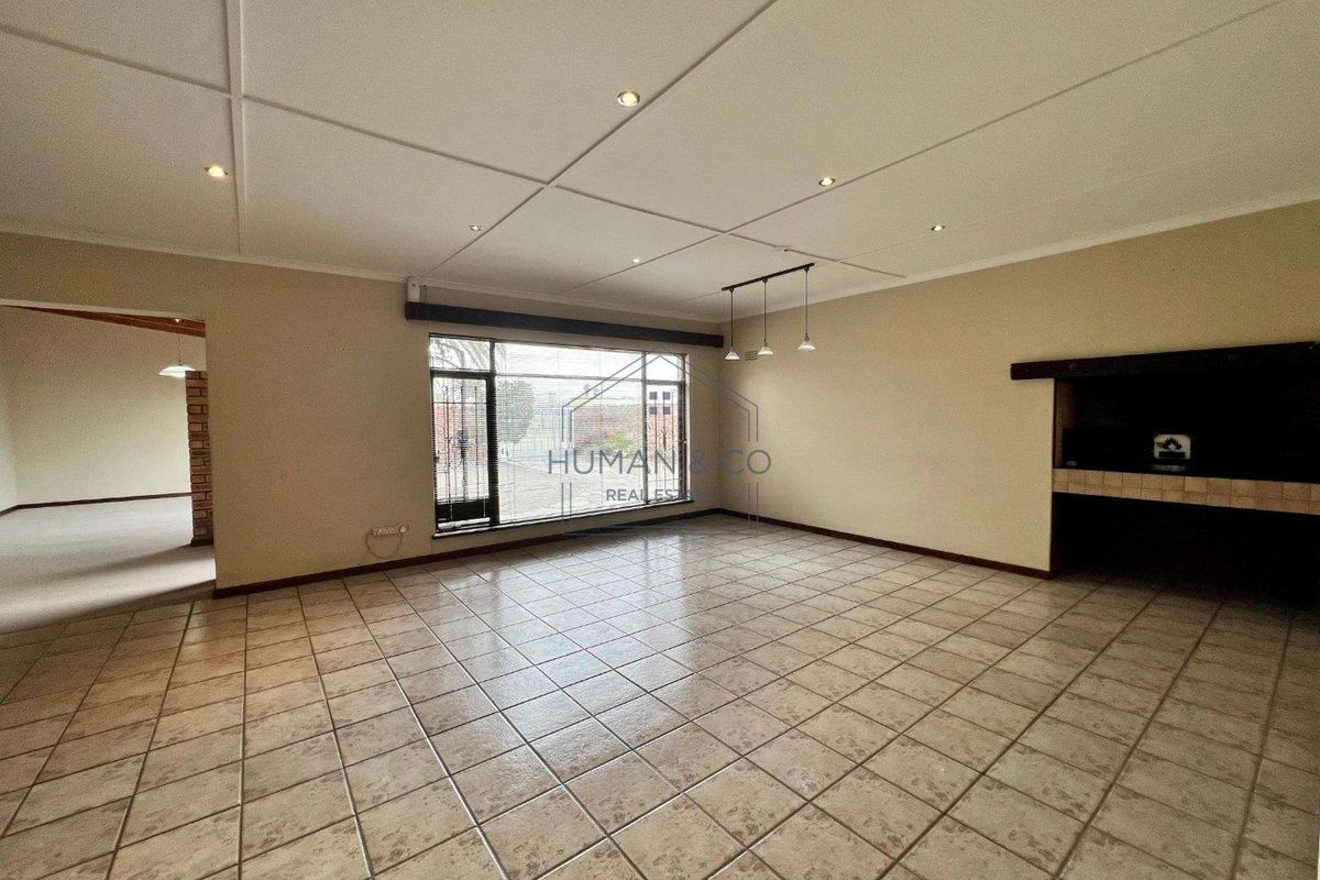 Spacious family Home in prime Meersig Area - Photo 3