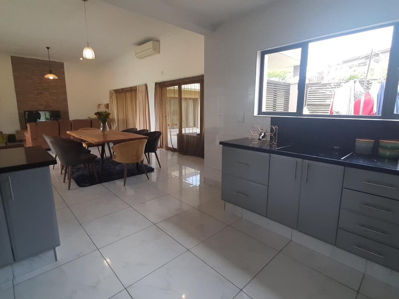 Beautiful Home For Sale in Palm Lakes Estate - Photo 5