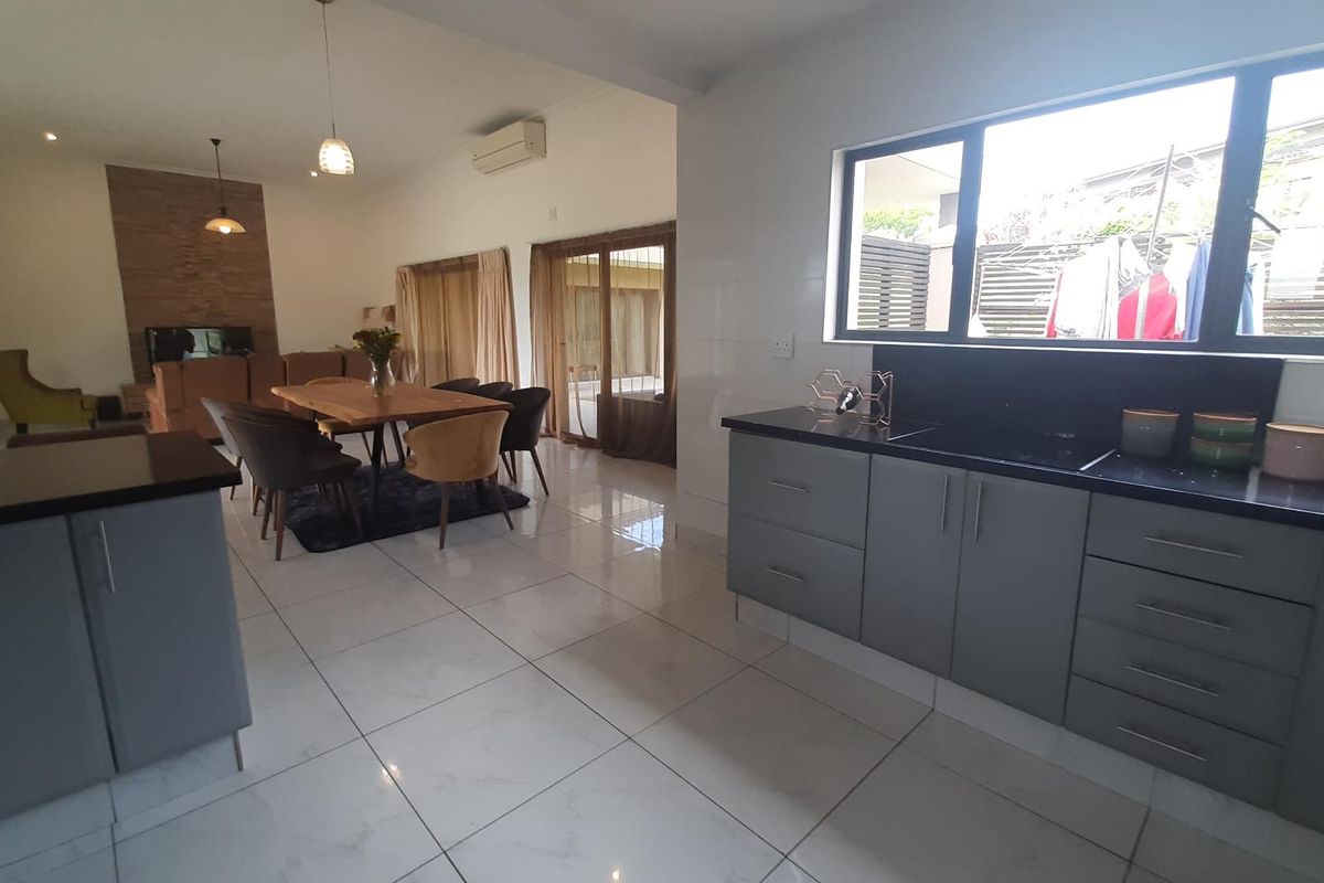 Beautiful Home For Sale in Palm Lakes Estate - Photo 5