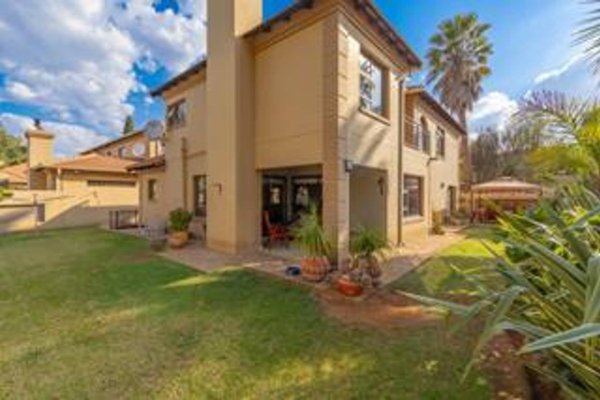 Upmarket Townhouse - Photo 3