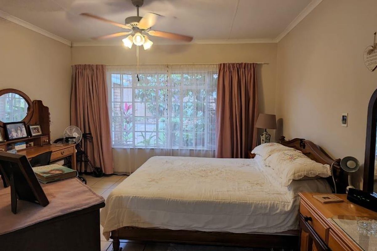 Neat as a pin...just move in and stay! - Photo 3