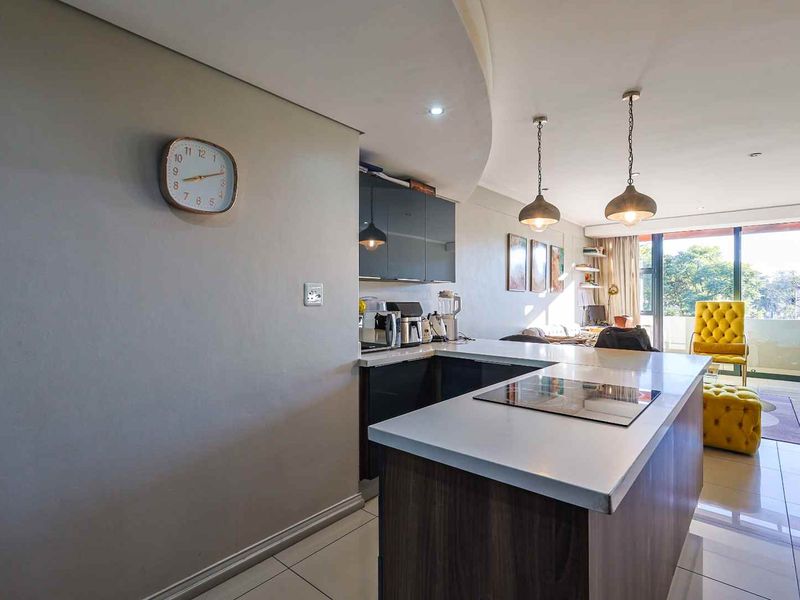 Modern 2-Bedroom Apartment with Rooftop Braai Area - Photo 7