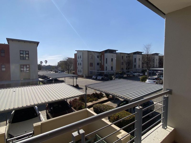 Modern 2-Bedroom Apartment in a Secure Ferndale Complex - Photo 6