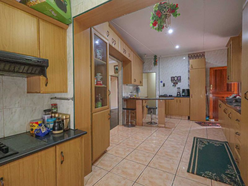 Spacious 4 Bedroom Family Home with Granny Flat – Prime Yellowwood Park Location - Photo 4