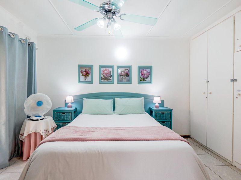 Fully furnished on the beach - Photo 4