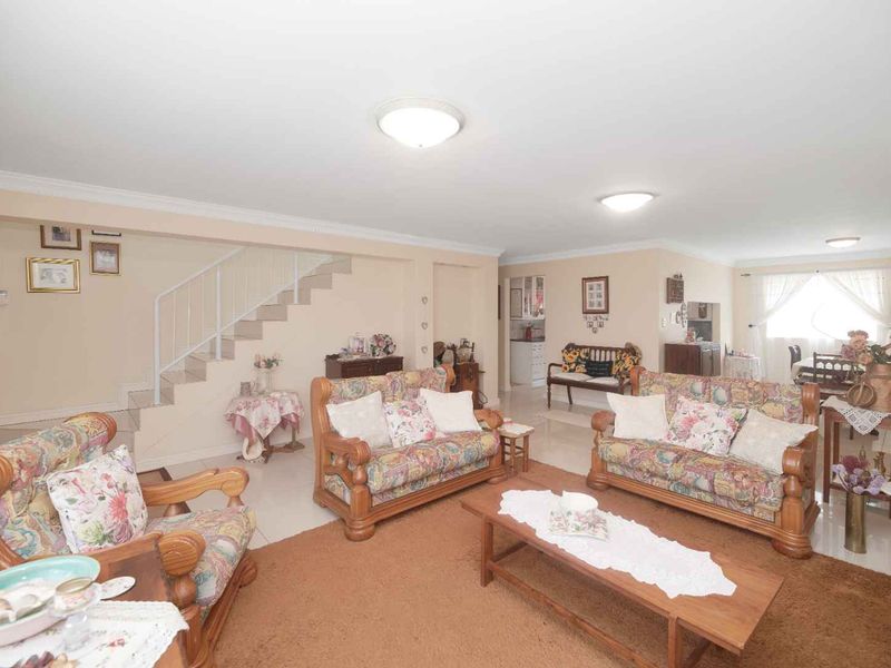 Spacious Double-Storey Home with Sea Views & Entertainer’s Appeal - Photo 7