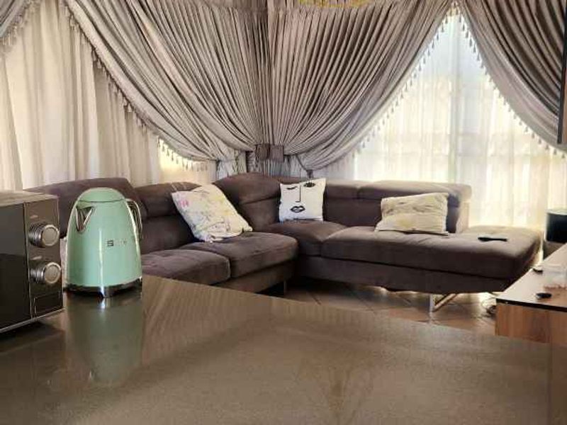 3 Bedroom House For Sale - Photo 3