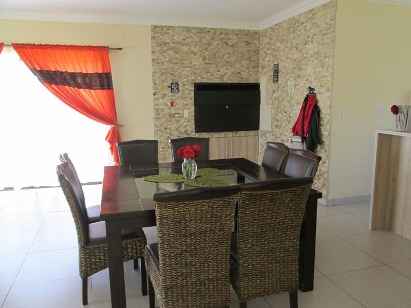 Modern double storey house close to all amenities - Photo 3