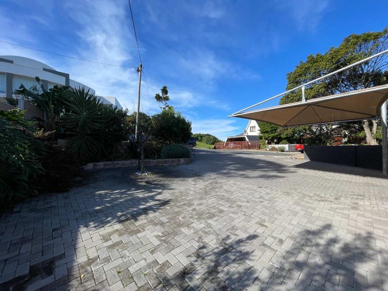 Immaculate Single-Level Coastal Home with Solar, 3 En-Suite Bedrooms & Exceptional Extras - Photo 8