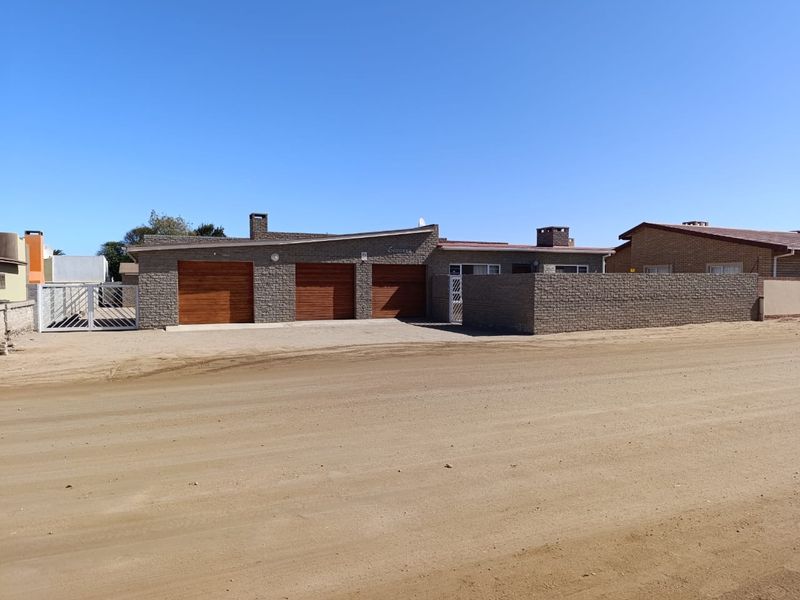 3 BEDROOM WITH 2 BEDROOM FLAT - HENTIESBAY FOR SALE - Photo 7