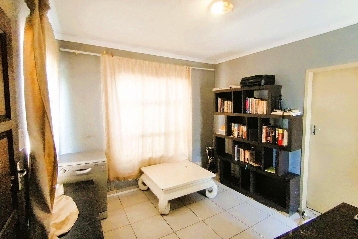 Charming 2-Bedroom Home – Ideal for Investors - Photo 3