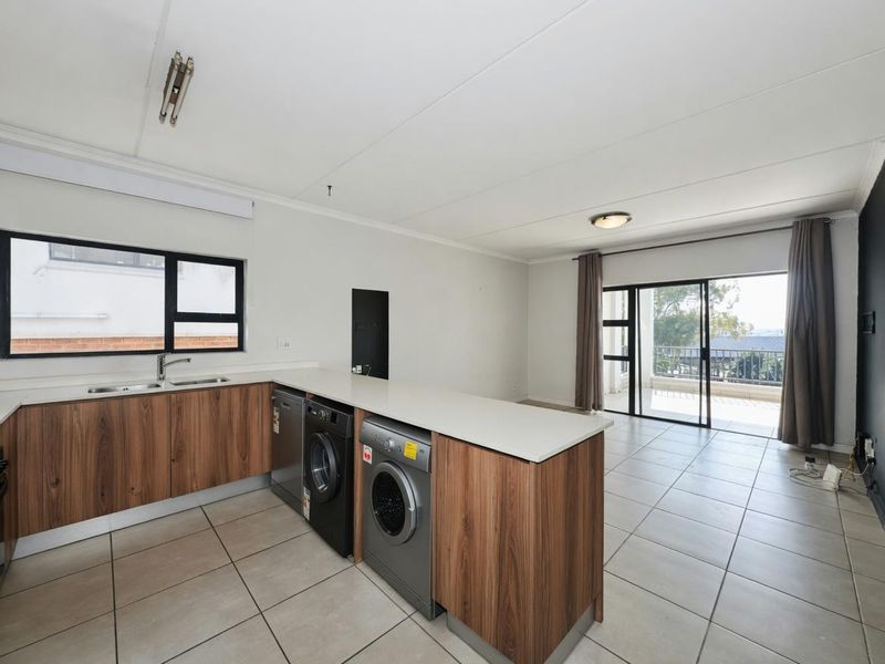 STUNNING LARGER 2 BEDROOM APARTMENT WITH UNINTERRUPTED VIEWS FOR SALE!!! - Photo 6